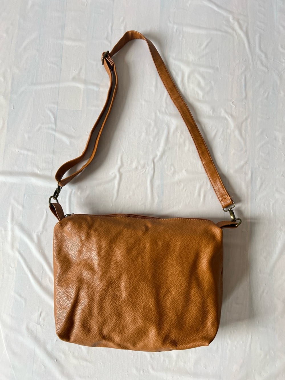 G.H. Bass & Co Pebbled Tan Crossbody Bag faux leather Adjustable Strap